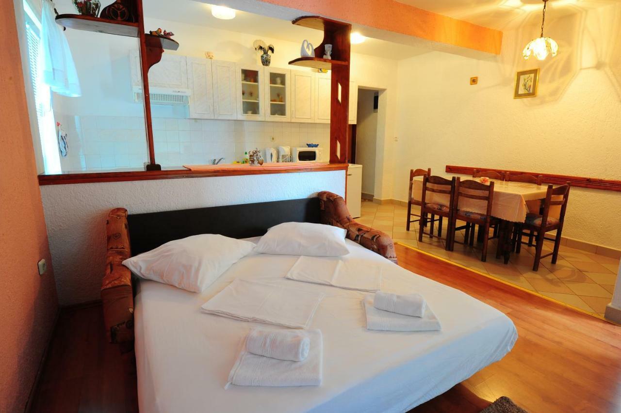 Apartmani Margeta Rab Town Esterno foto