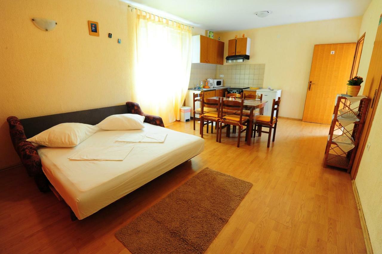 Apartmani Margeta Rab Town Esterno foto